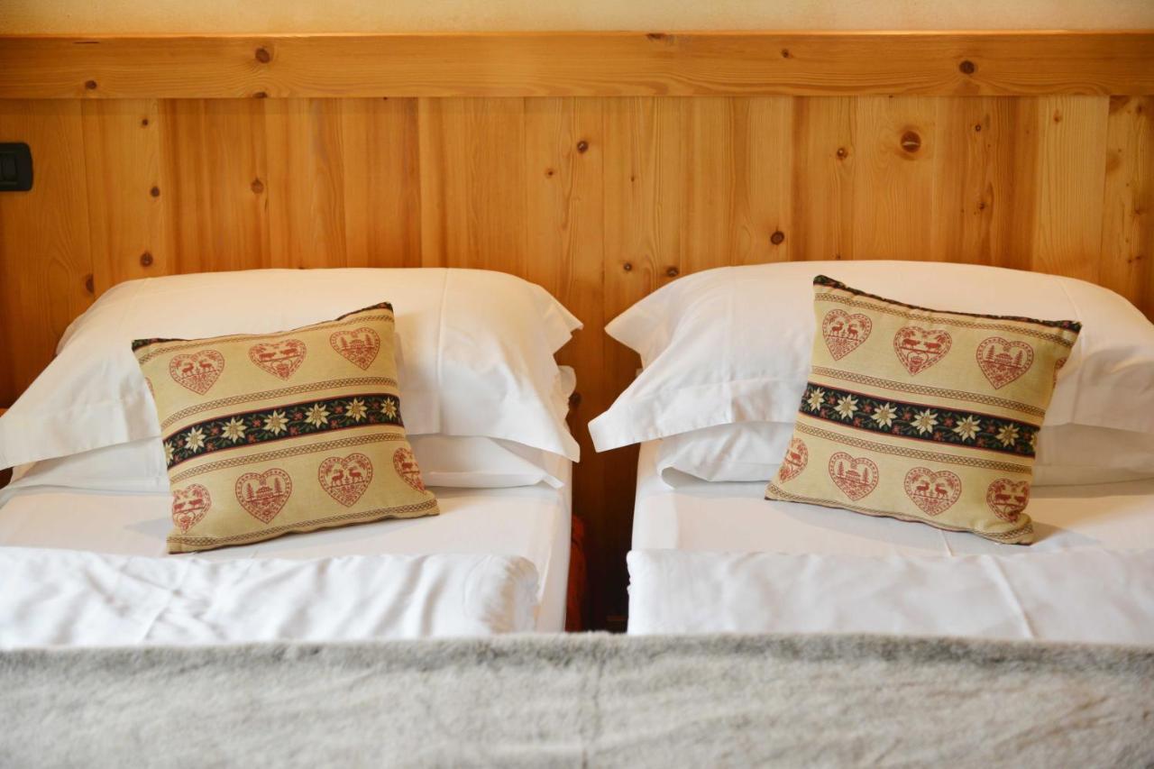 Hotel Miravidi A Cervinia بيريوِل تْشيرفينيا الغرفة الصورة