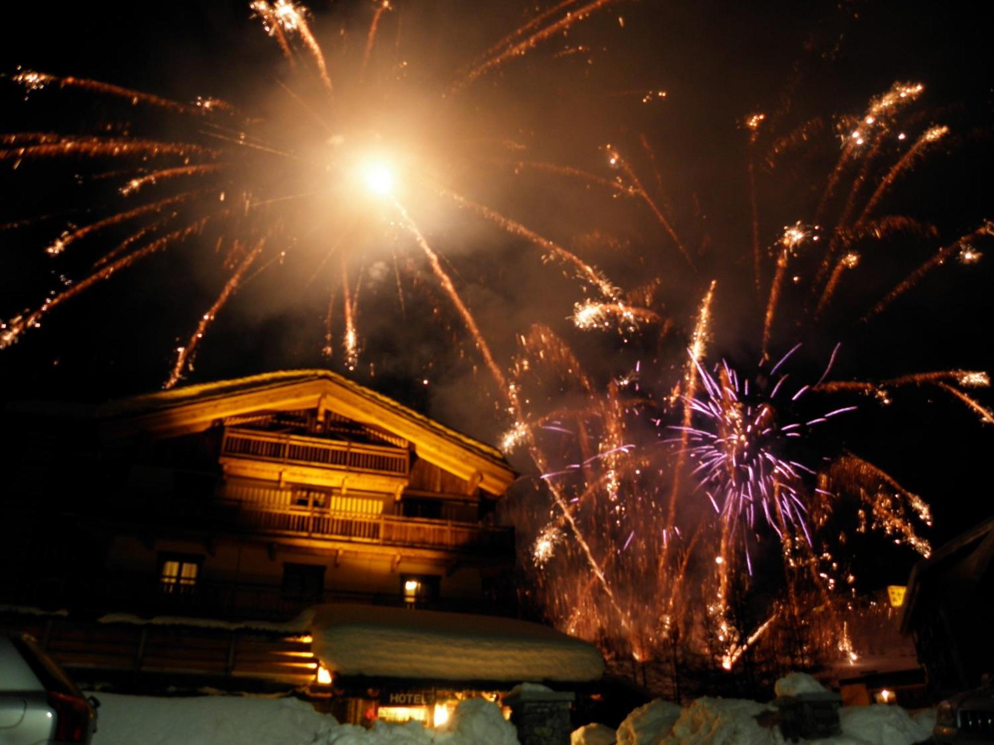 Hotel Miravidi A Cervinia بيريوِل تْشيرفينيا المظهر الخارجي الصورة