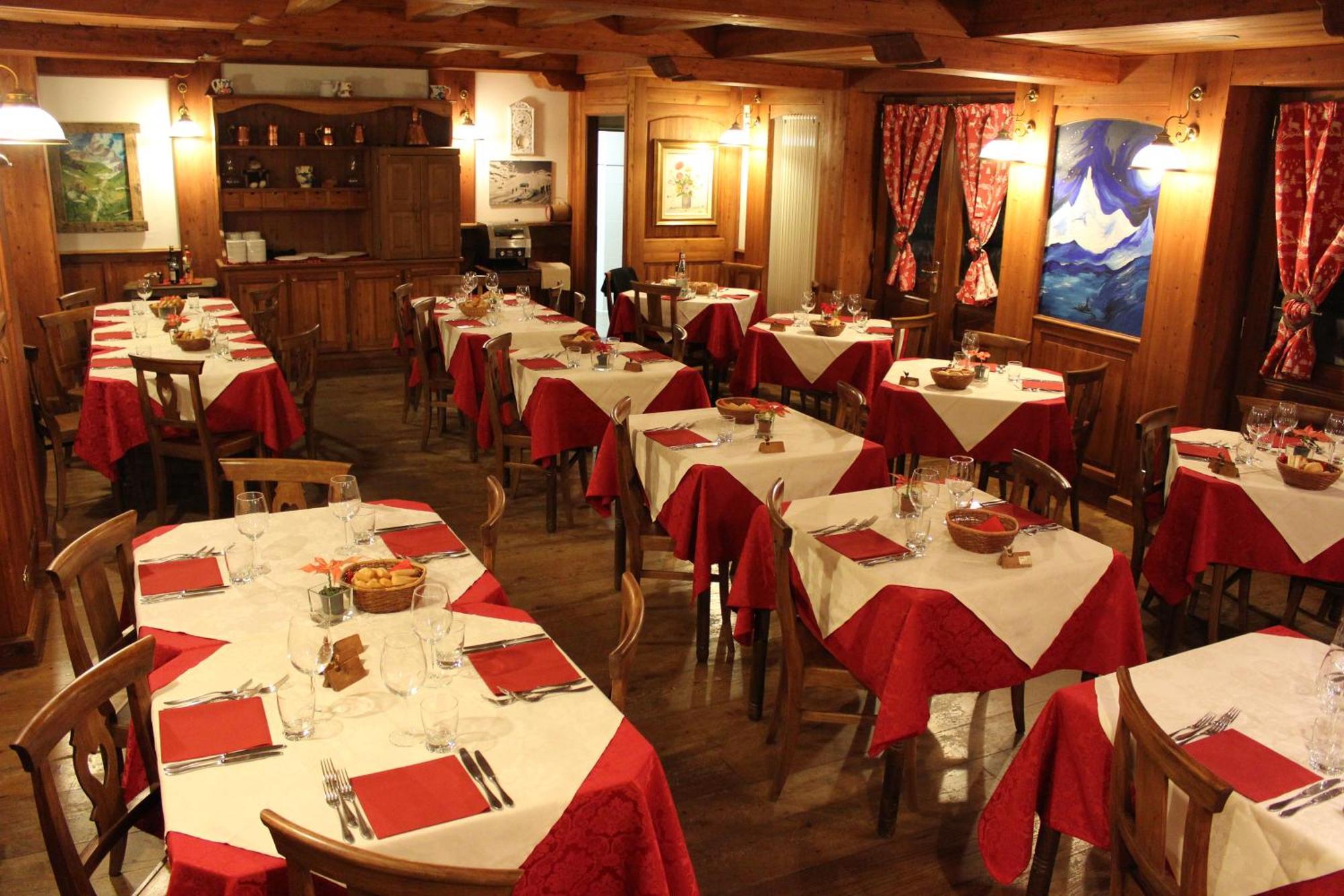 Hotel Miravidi A Cervinia بيريوِل تْشيرفينيا المظهر الخارجي الصورة
