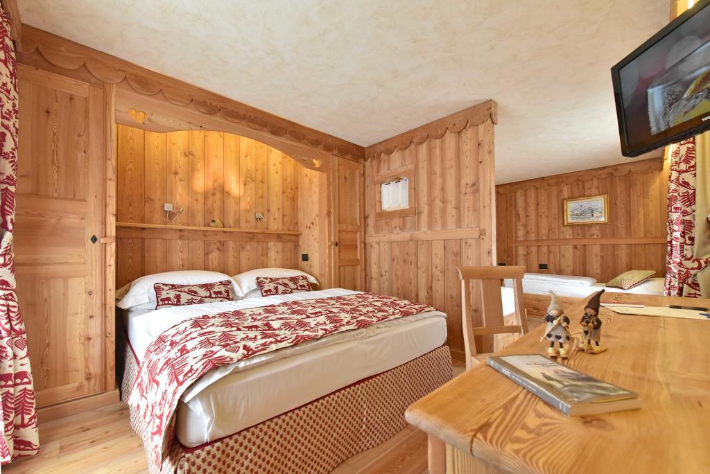 Hotel Miravidi A Cervinia بيريوِل تْشيرفينيا المظهر الخارجي الصورة