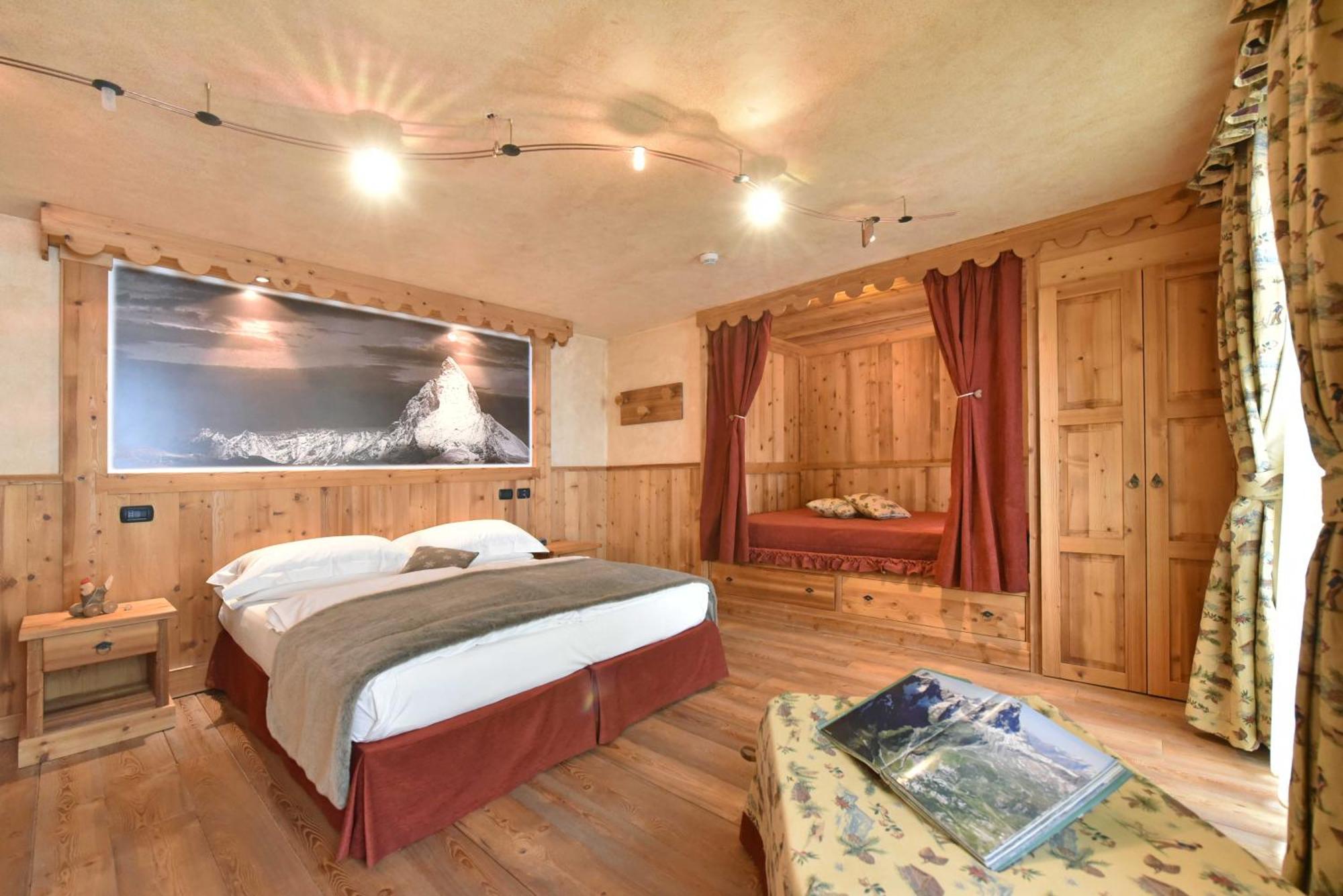 Hotel Miravidi A Cervinia بيريوِل تْشيرفينيا المظهر الخارجي الصورة