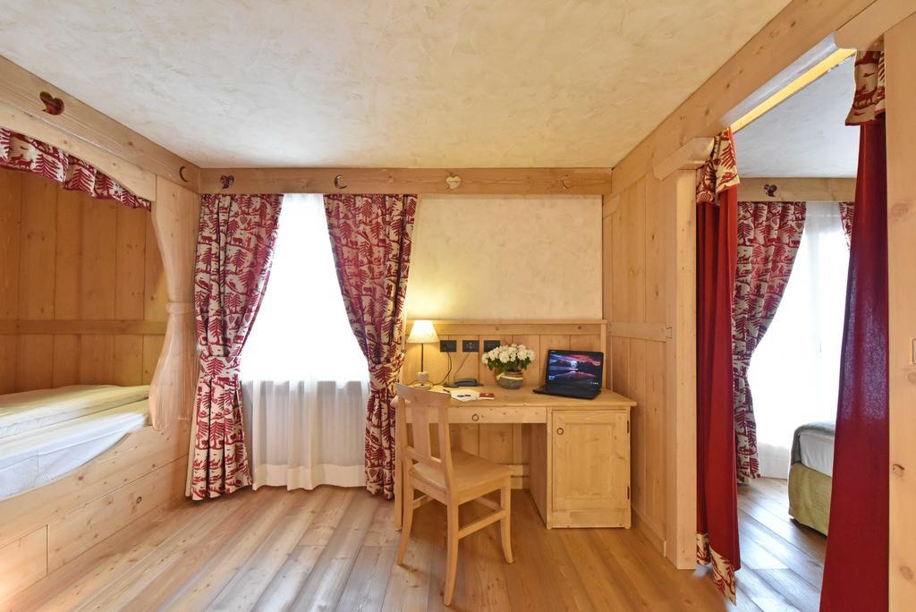 Hotel Miravidi A Cervinia بيريوِل تْشيرفينيا الغرفة الصورة