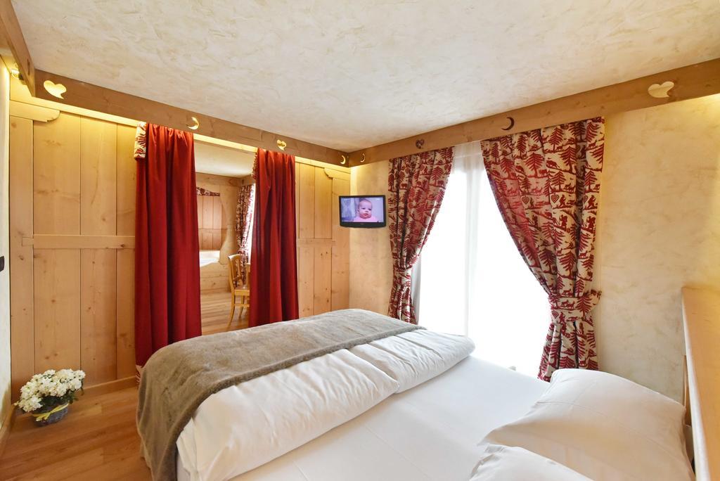 Hotel Miravidi A Cervinia بيريوِل تْشيرفينيا الغرفة الصورة