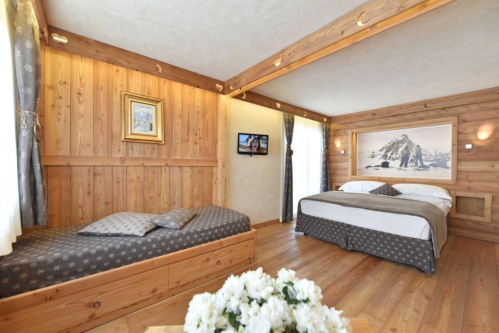 Hotel Miravidi A Cervinia بيريوِل تْشيرفينيا المظهر الخارجي الصورة