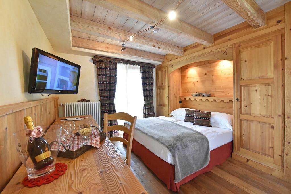 Hotel Miravidi A Cervinia بيريوِل تْشيرفينيا المظهر الخارجي الصورة