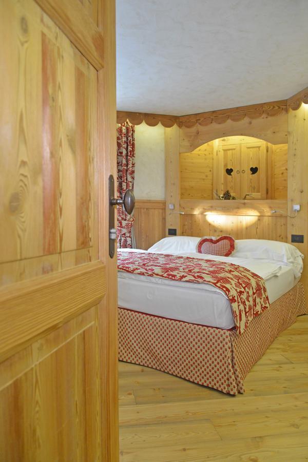 Hotel Miravidi A Cervinia بيريوِل تْشيرفينيا المظهر الخارجي الصورة